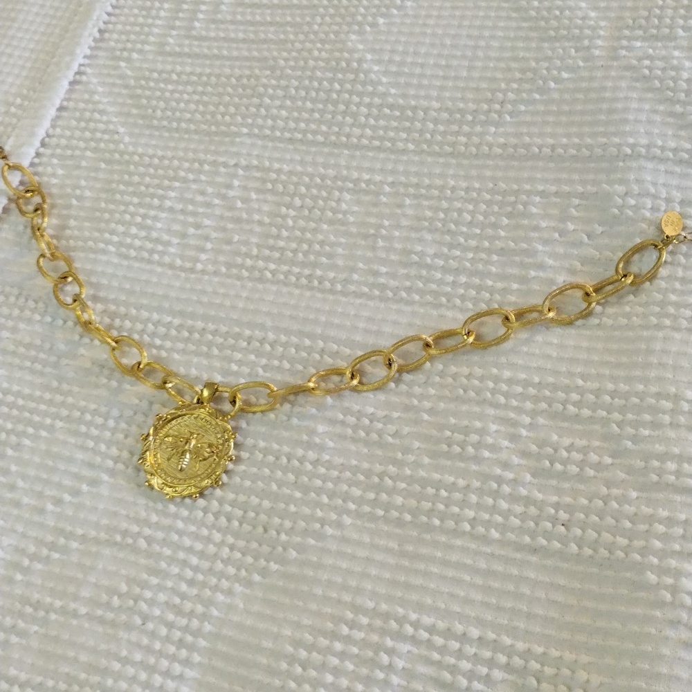 Susan Shaw Gold Bee Pendant Necklace - ONLY Wore Once - Picture 2 of 8
